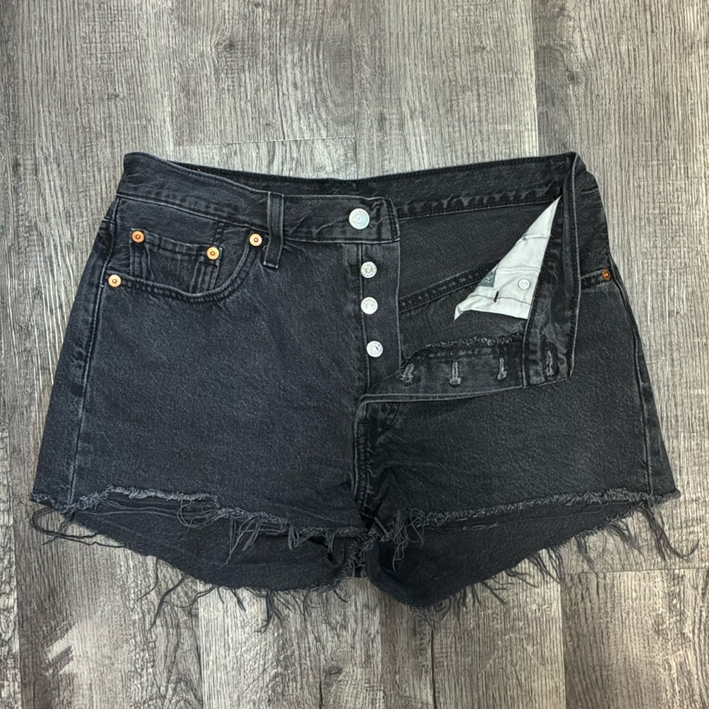 501 Levi Cut-Off Denim Shorts ✧ Black ✧ Size 29